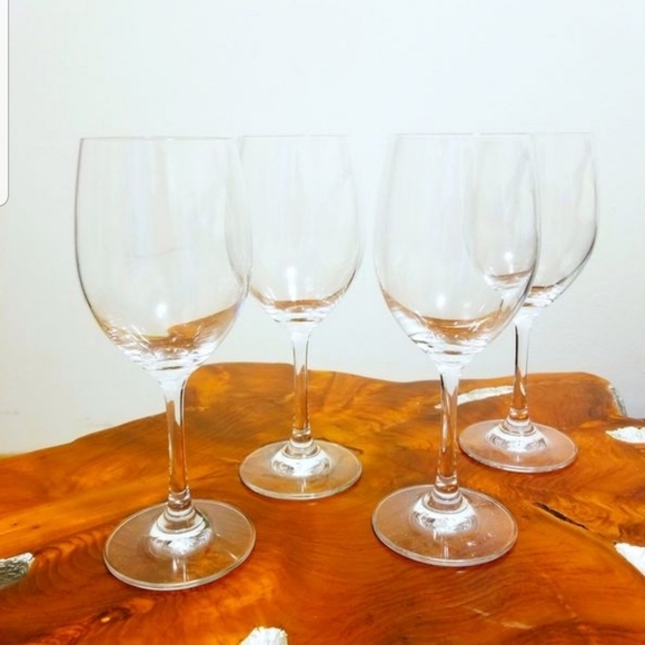 Collection of 12 new untouched wine glasses - Picture 3 of 7